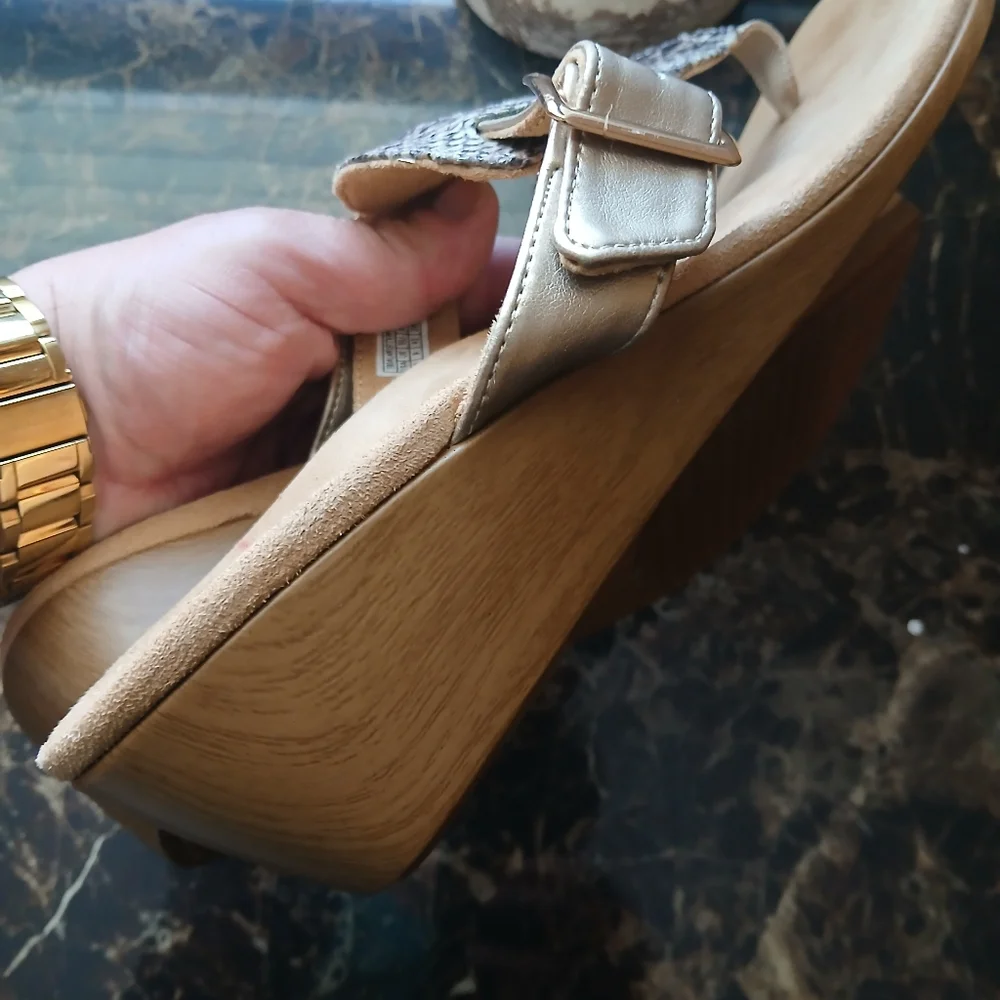 Vionic Women's Metallic Gold Snake-Print Thong Sandals